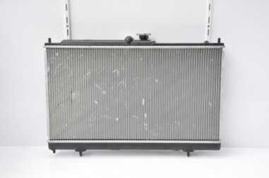 10200a radiateur d'eau moteur (neuf mais présente des défauts voir photo)