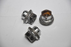 32833 ecrou de roue debouche portee plate - occasion