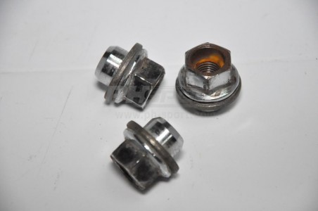 32833 ecrou de roue debouche portee plate - occasion