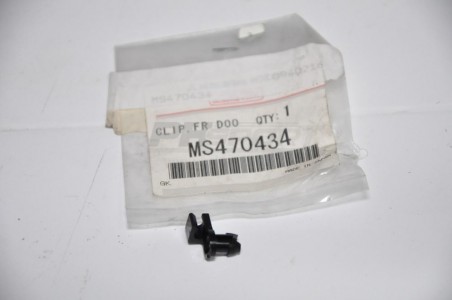 clips attache plastique noir