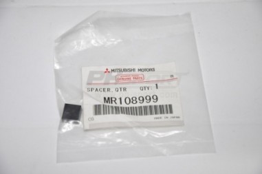 61793b entretoise montage lunette arriere