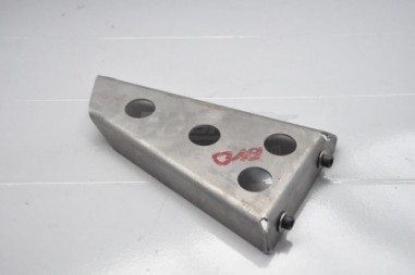 support aile avant droit 04